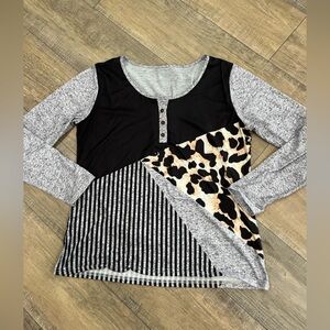 Black and Gray Long Sleeve Top with Animal Print size XL Boutique Wear